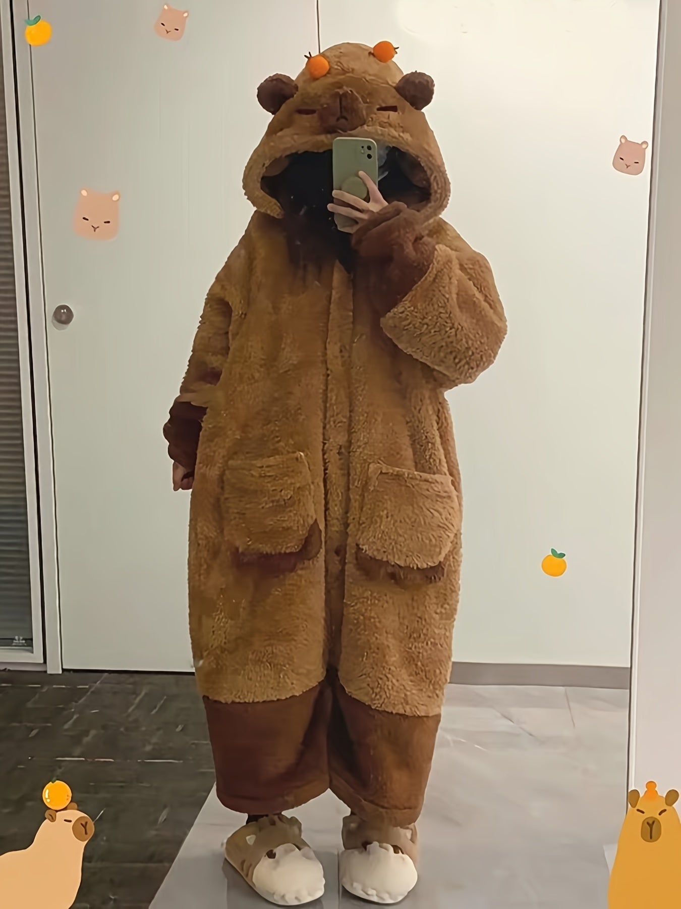 Vestaglia Peluche Capibara  – Abito Invernale con Cappuccio per Feste e Casa Carnevale