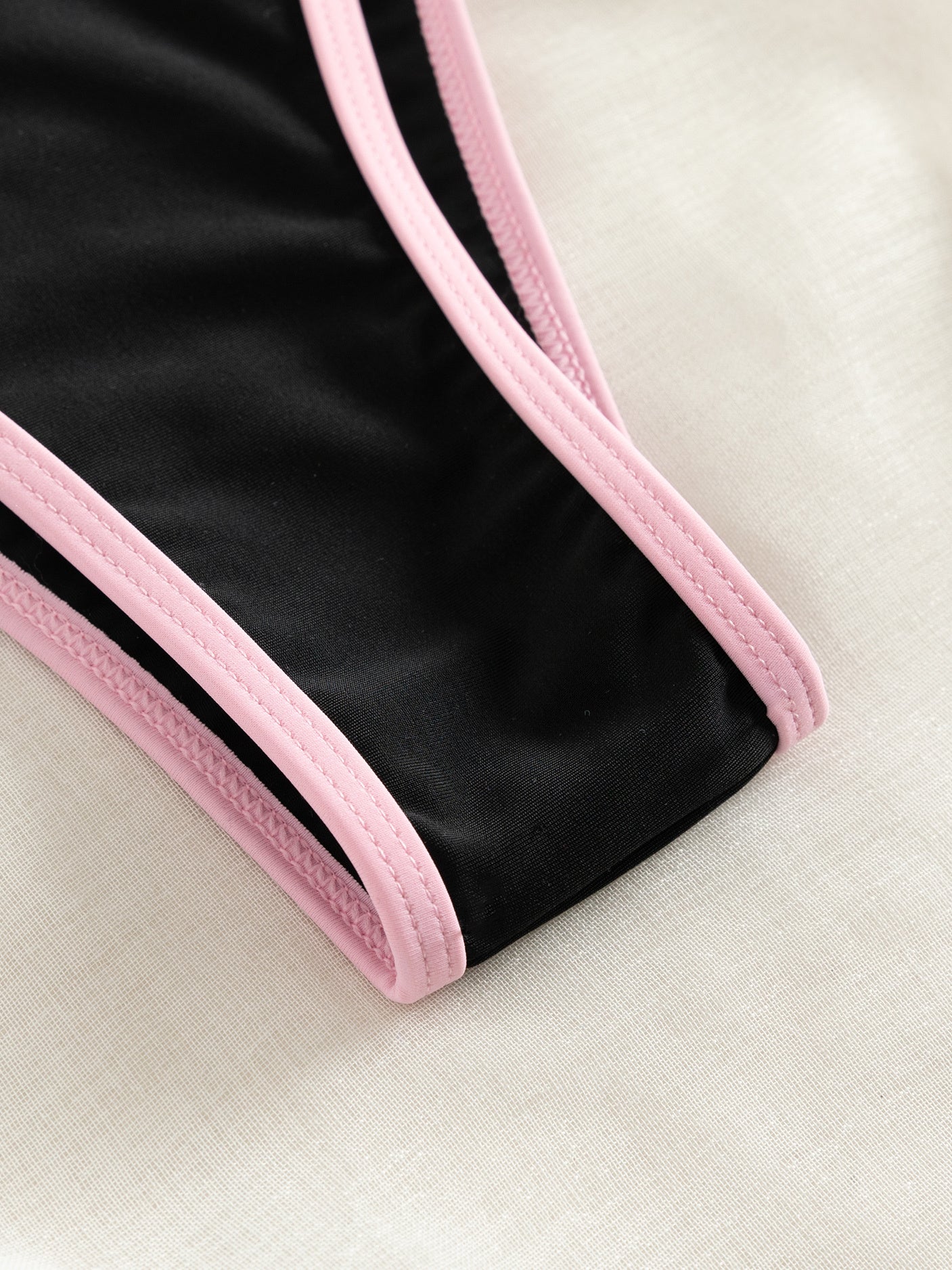 Bikini Donna 2 Pezzi Bordi Contrasto - Triangolo Halter Laccetti Laterali Elastico