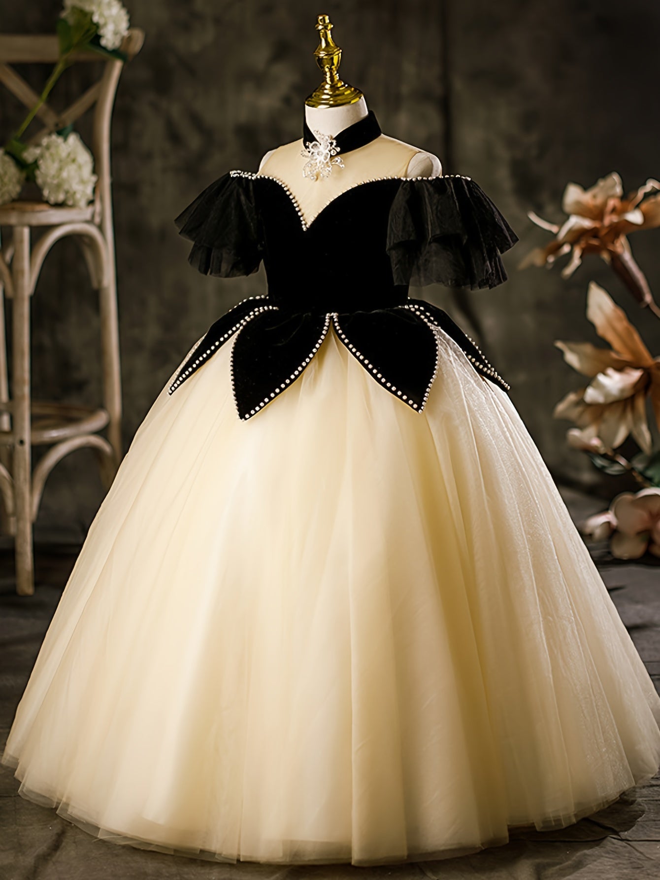 Girls' Puffy Princess Dresses - Elegant, Sparkly, and Flowy Designs for Catwalk, Piano Costumes, and Special Occasions - Ideal for Little Hosts and Foreign-Inspired Fashionistas