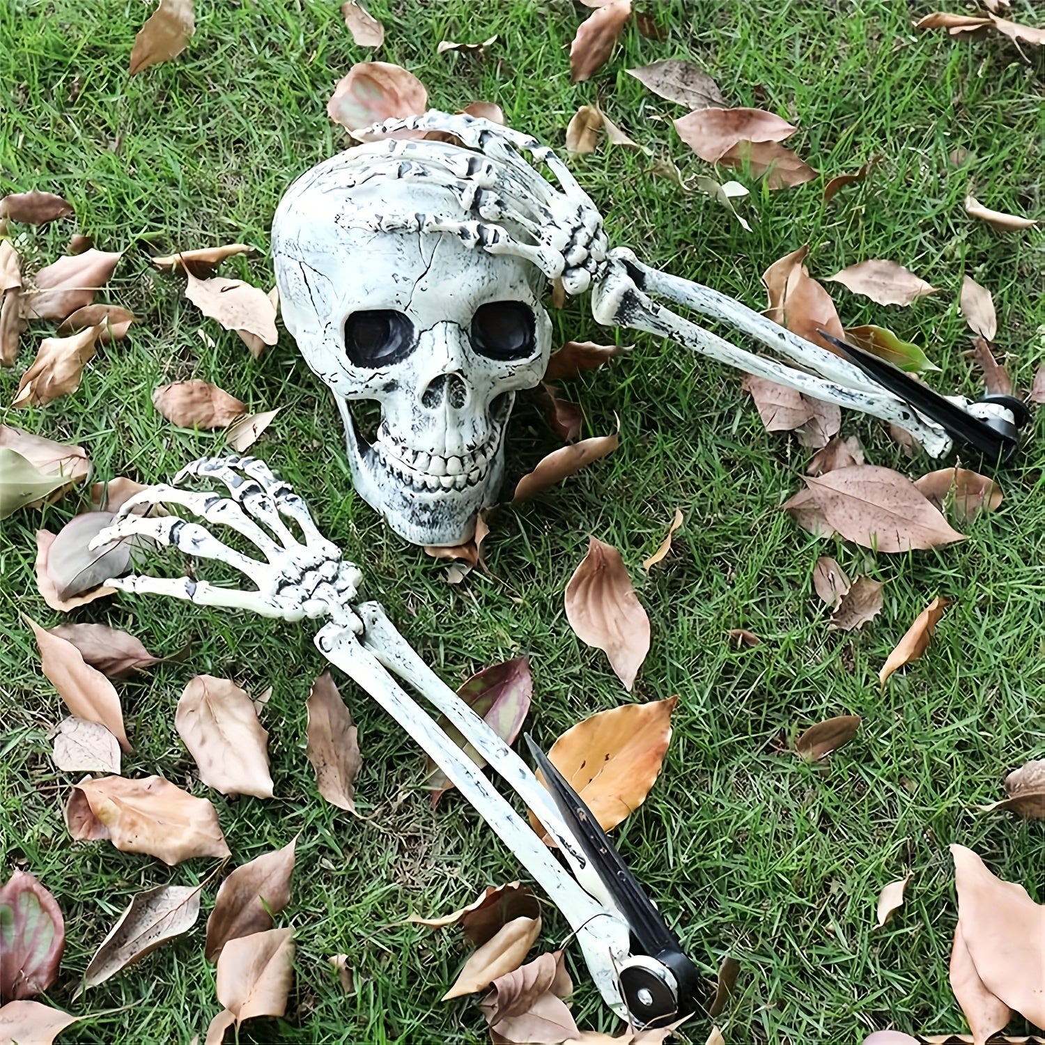 Decorazione Scheletro Halloween Realistico – Teschio con Braccia per Giardino e Feste