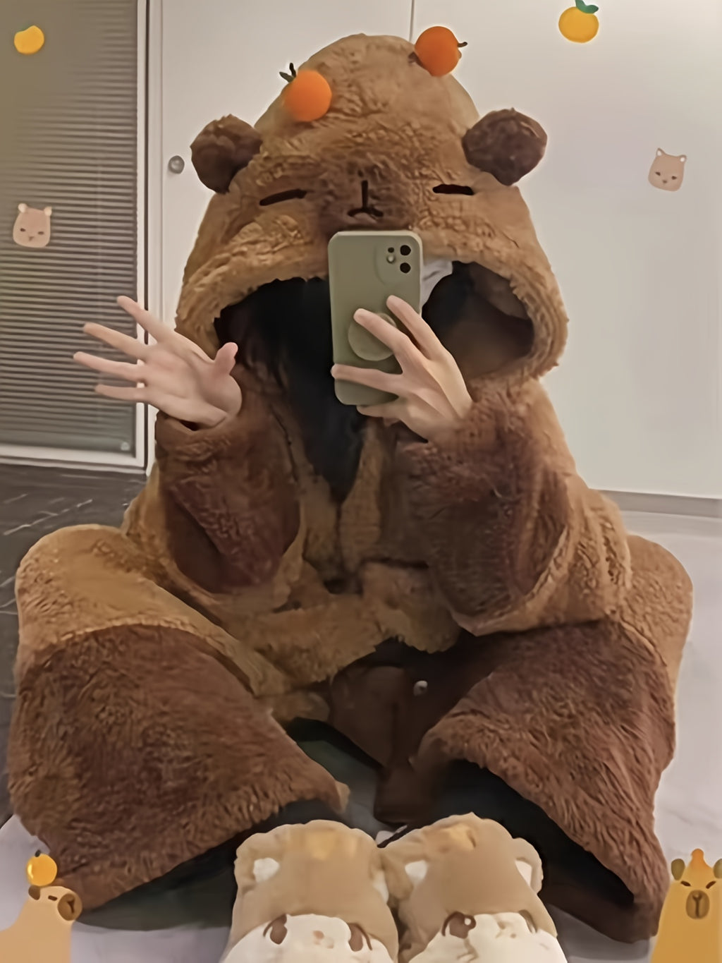 Vestaglia Peluche Capibara  – Abito Invernale con Cappuccio per Feste e Casa Carnevale